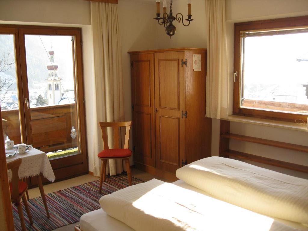 Haus Bergheimat - Familie Oberacher Casa de hóspedes Fulpmes Quarto foto