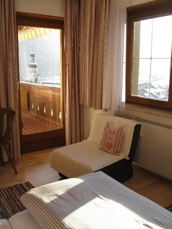 Haus Bergheimat - Familie Oberacher Casa de hóspedes Fulpmes Quarto foto