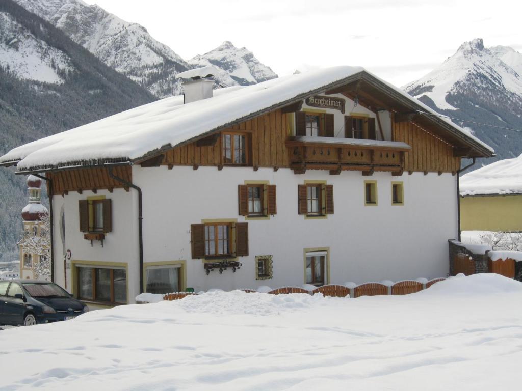Haus Bergheimat - Familie Oberacher Casa de hóspedes Fulpmes Exterior foto