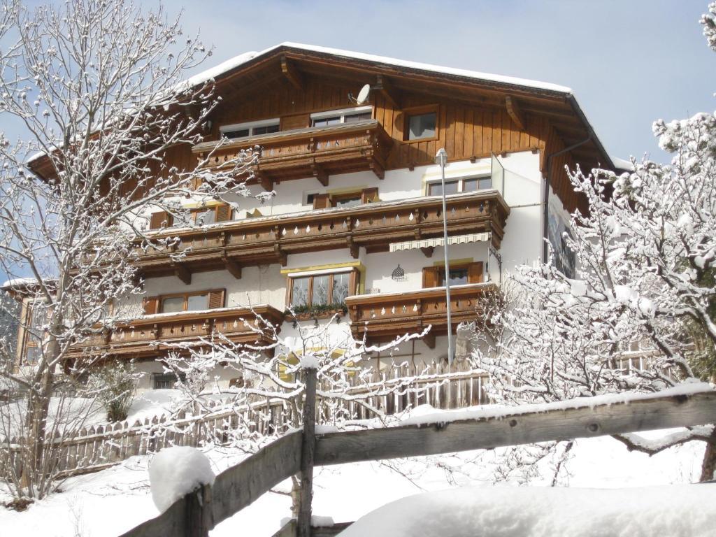 Haus Bergheimat - Familie Oberacher Casa de hóspedes Fulpmes Exterior foto
