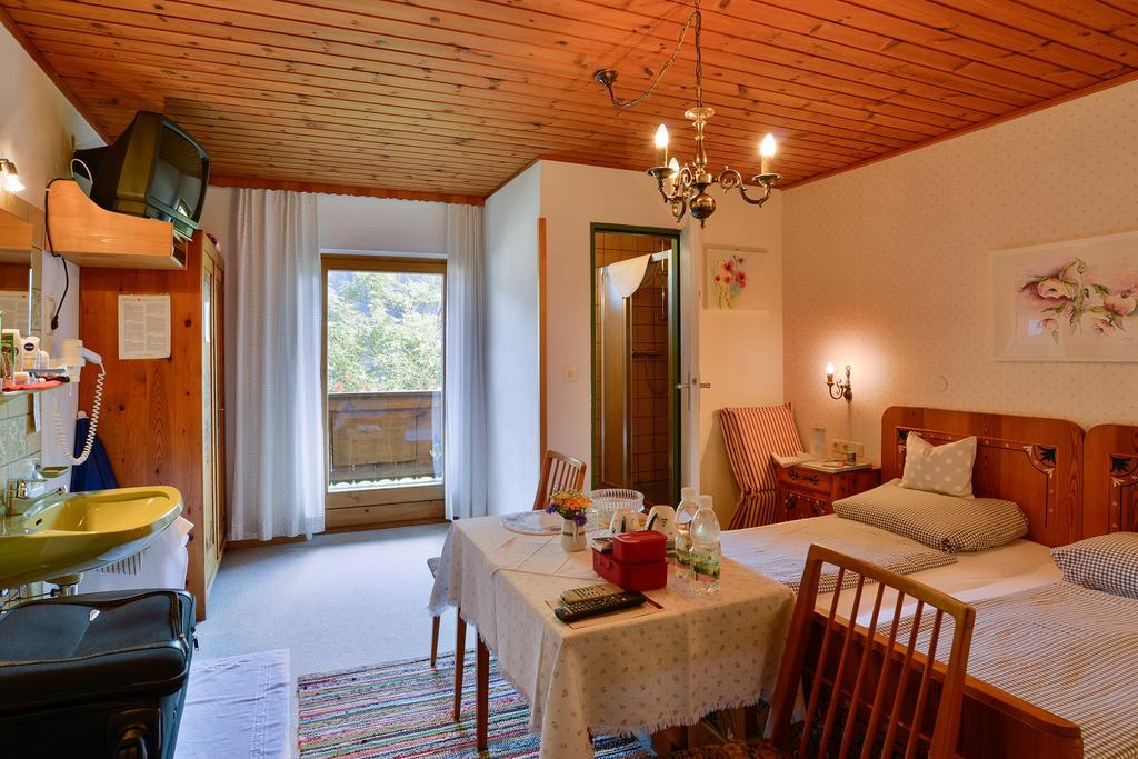 Haus Bergheimat - Familie Oberacher Casa de hóspedes Fulpmes Quarto foto